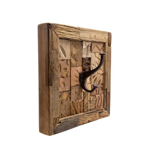 Masivní nástěnný obraz Kavali z recyklovaného dřeva s háčky, hnědý – 30×30 cm
